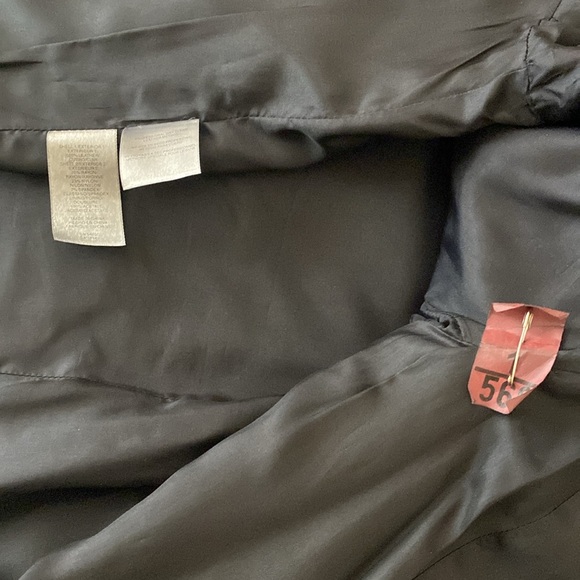 Anne Klein
Mandarin Collar
Lined, Soft Leather
Cloth Back & Arm Panel - Picture 4 of 7